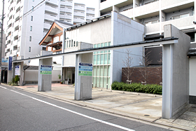 クリニック前駐車場